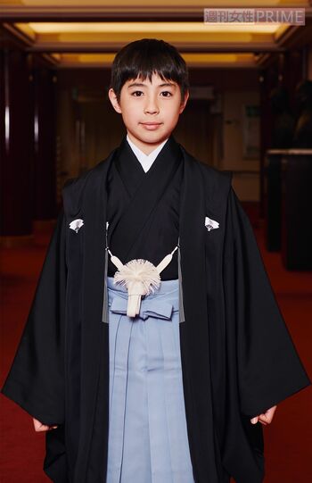 袴姿で凛々しく仁王立ちの尾上眞秀（撮影／山田智絵）