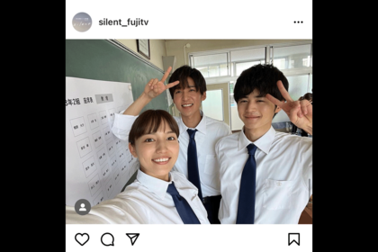 撮影中のオフショットは「素敵すぎる」と大反響（公式インスタグラムより）