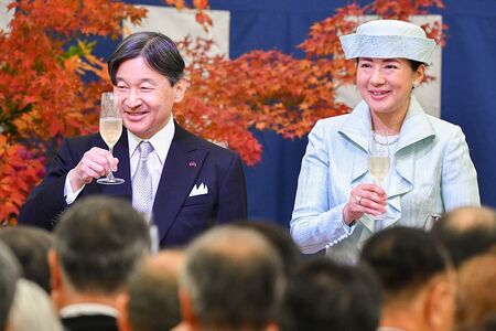 令和元年11月即位の礼と大嘗祭の終了を報告されるため、奈良・神武天皇陵へ。その後、京都御所で茶会を催された