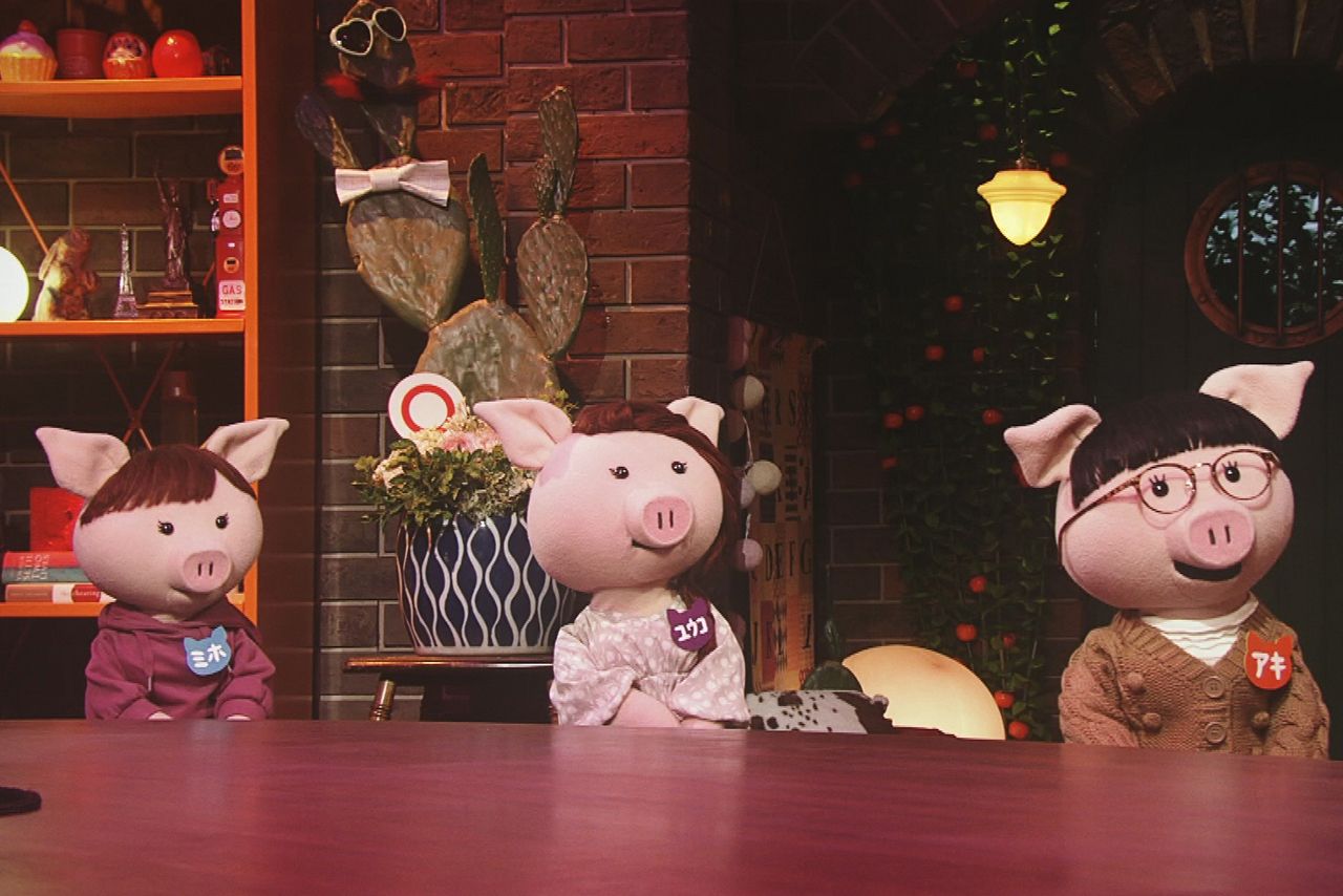 ２週間をかけて制作したゲストのブタの人形は、ヘアスタイルや衣装によって本人の雰囲気を再現　（C）NHK