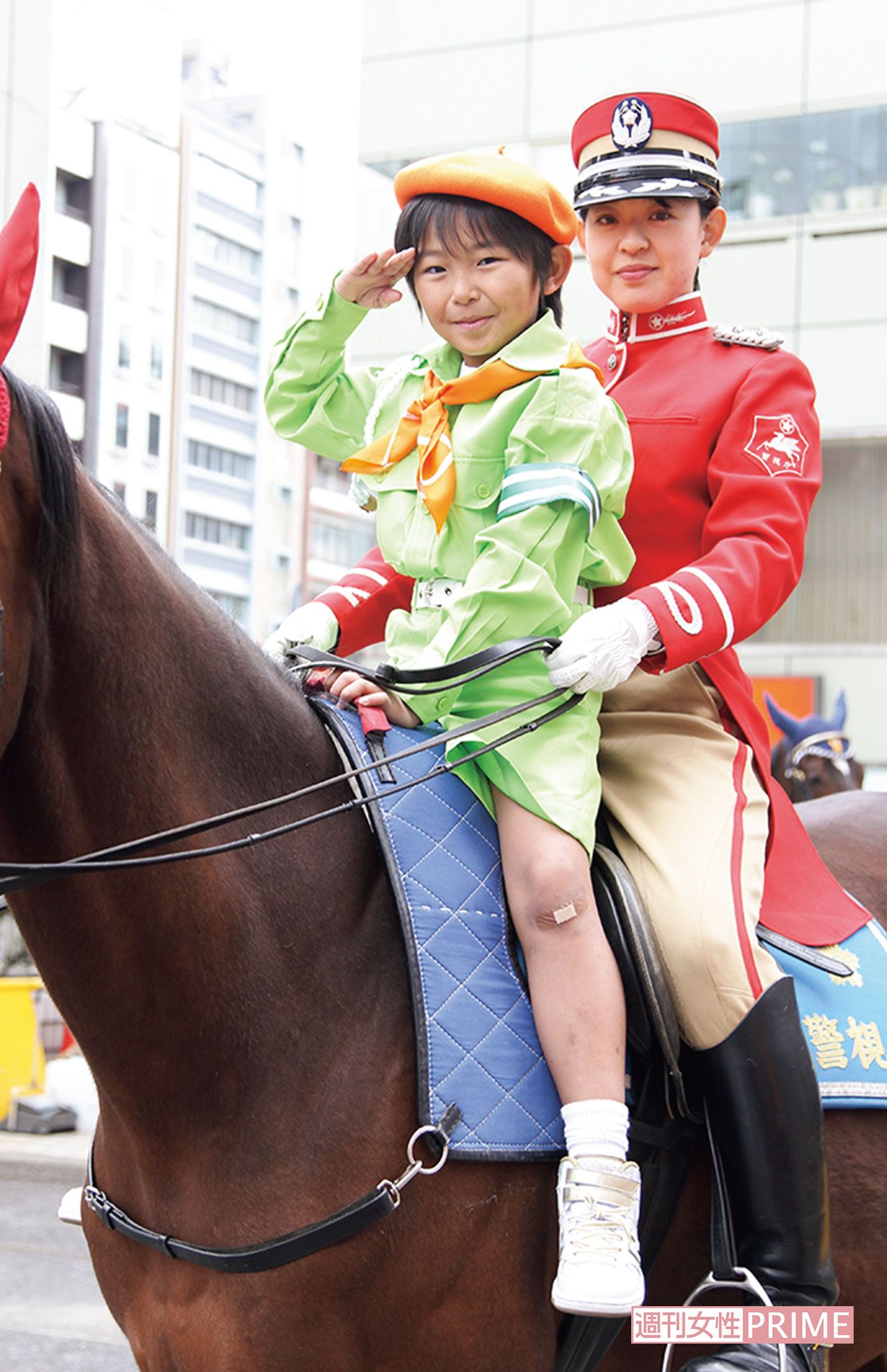 5年生の春に「親子交通安全教室」にゲスト出演（'12年）。ひざの絆創膏は元気の証！