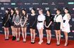 TWICE/右から台湾出身のツウィ、韓国人のジヒョ、チェヨン、ダヒョン、ナヨン、日本人のサナ、ミナ、韓国人のジョンヨン、日本人のモモ