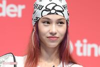 水原希子がインスタグラムに投稿した彼氏との際どすぎる“イチャイチャ”写真にツッコミ殺到「誰が撮ってん…