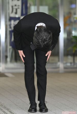 9月25日に釈放されたtimleszの猪俣周杜は、湾岸警察署前で20秒以上頭を下げた