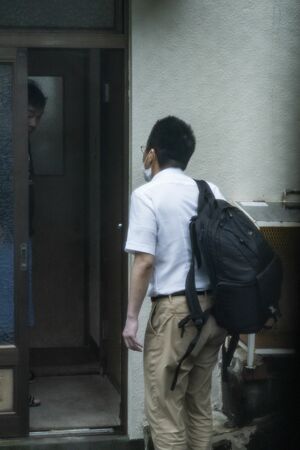 とも子さんを誹謗中傷する「怨霊の憑依」と題したブログ主の自宅を直撃し、1時間にわたり話を聞いたことも。半年後、名誉毀損の罪で逮捕された