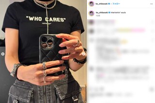 柴咲コウの手元にはシルバーアクセサリーがズラリ（本人のインスタグラムより）