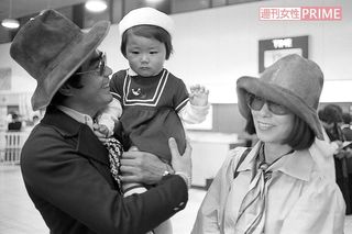 '76年5月、家族旅行から帰ってきた3人（羽田空港にて）
