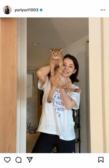 石田ゆり子は犬1匹と猫6匹と暮らす動物好き（インスタグラムより）