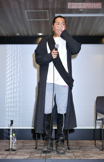 都内で会見を開いたキャンドル・ジュン氏。涙ぐむ場面も