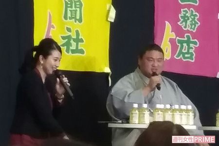 トークショーでの嘉風（筆者撮影）