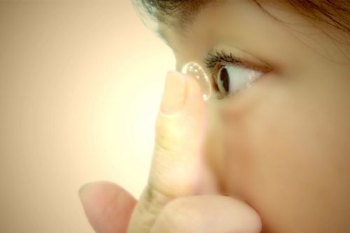 「目に優しいコンタクトなんてものはありません」