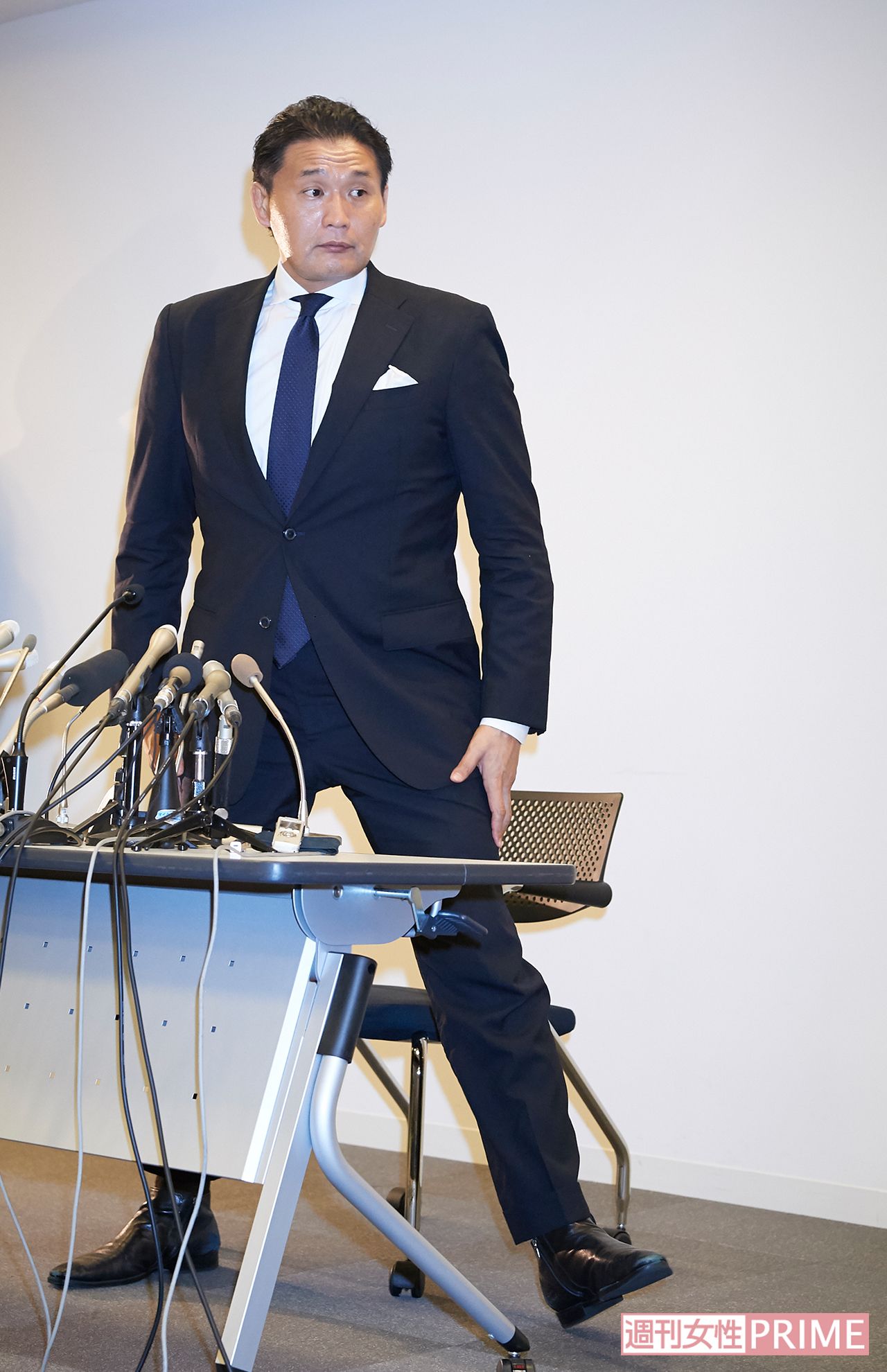 弁護士事務所で行われた引退会見では、最後まで厳しい表情を見せていた元貴乃花親方