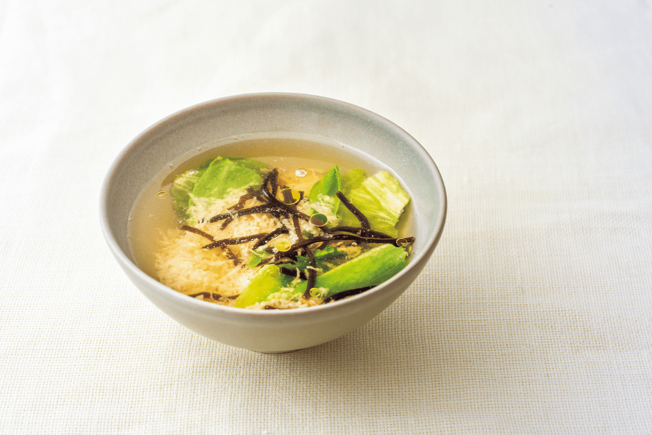 長いもと塩昆布のスープ（料理考案・調理／柳井泉　撮影／有光こうじ写真事務所）