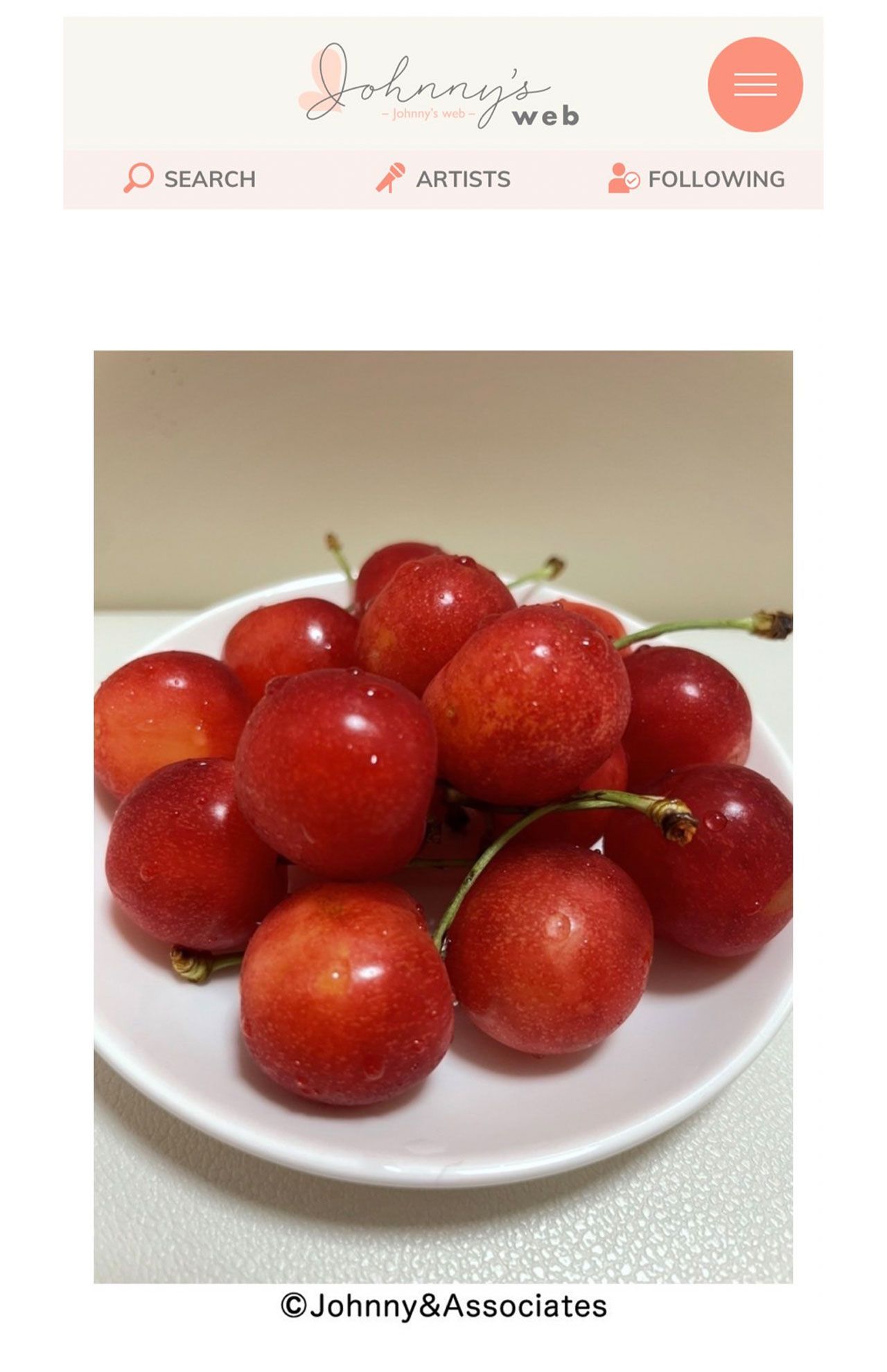 休井美郷がさくらんぼの画像を投稿した同日、佐久間大介が会員制サイトでアップしたさくらんぼ