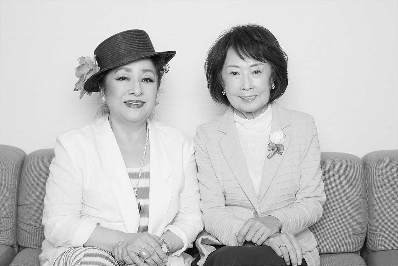 左から、冨士眞奈美、吉行和子さん