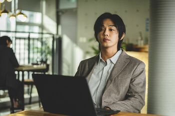 チョン・ジンス（ユ・アイン）　Netflixシリーズ『地獄が呼んでいる』独占配信中