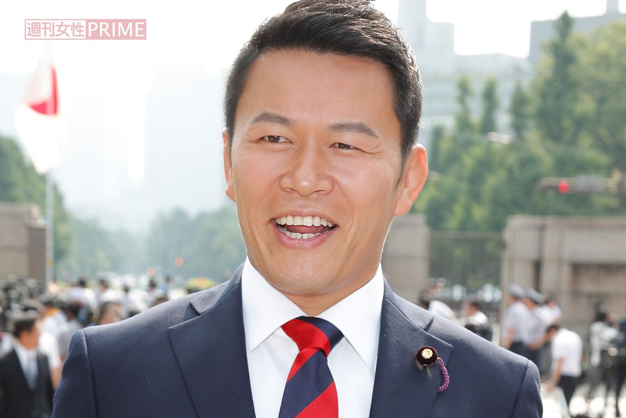 国会議事堂に初登院する須藤元気