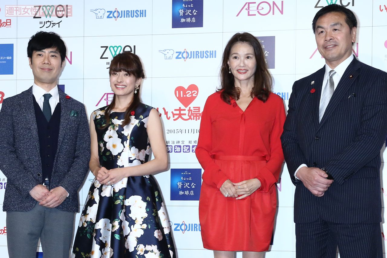 '15年の「パートナー・オブ・ザ・イヤー」に選出された（左から）藤井隆・乙葉夫妻、高見恭子・馳浩夫妻