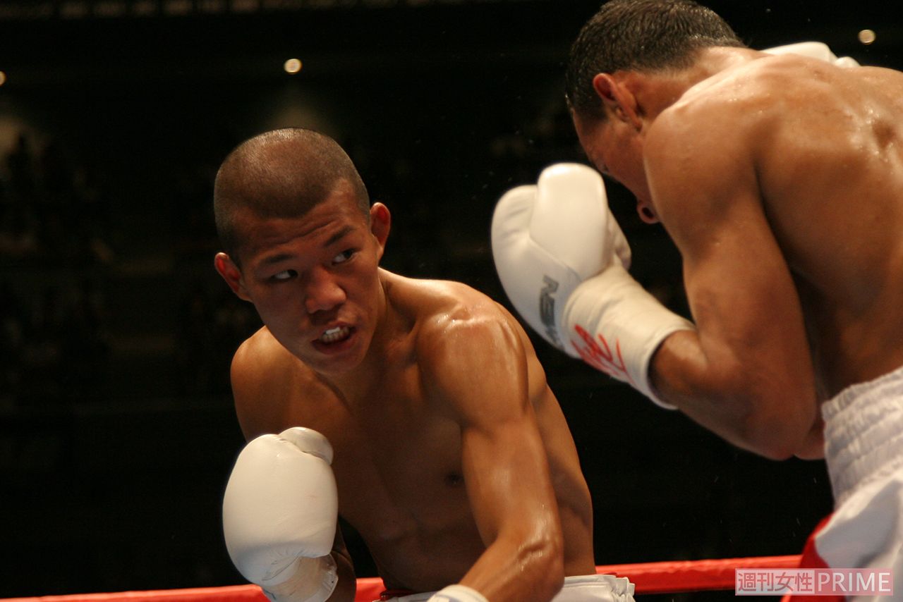 2006年8月2日、WBA世界ライトフライ級王座決定戦でファン・ランダエタ（ベネズエラ）に勝利。初の世界戦でベルトを奪取した