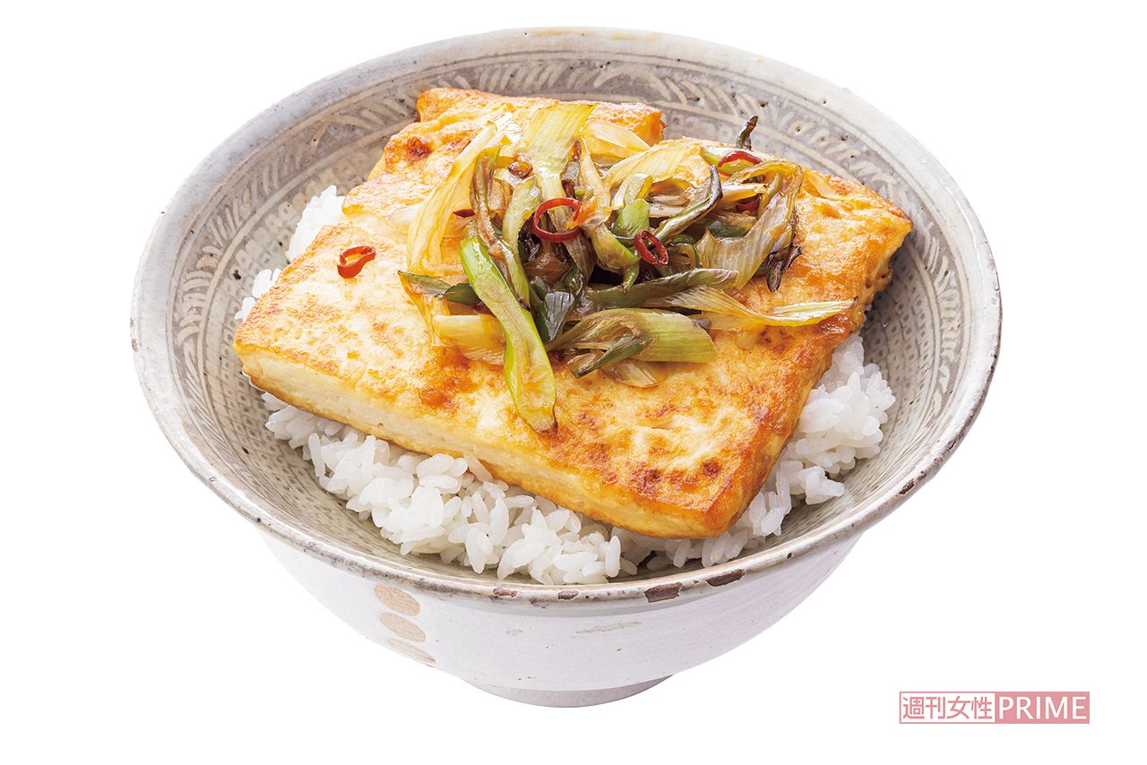 豆腐のジンジャーステーキ丼　撮影／廣瀬靖士