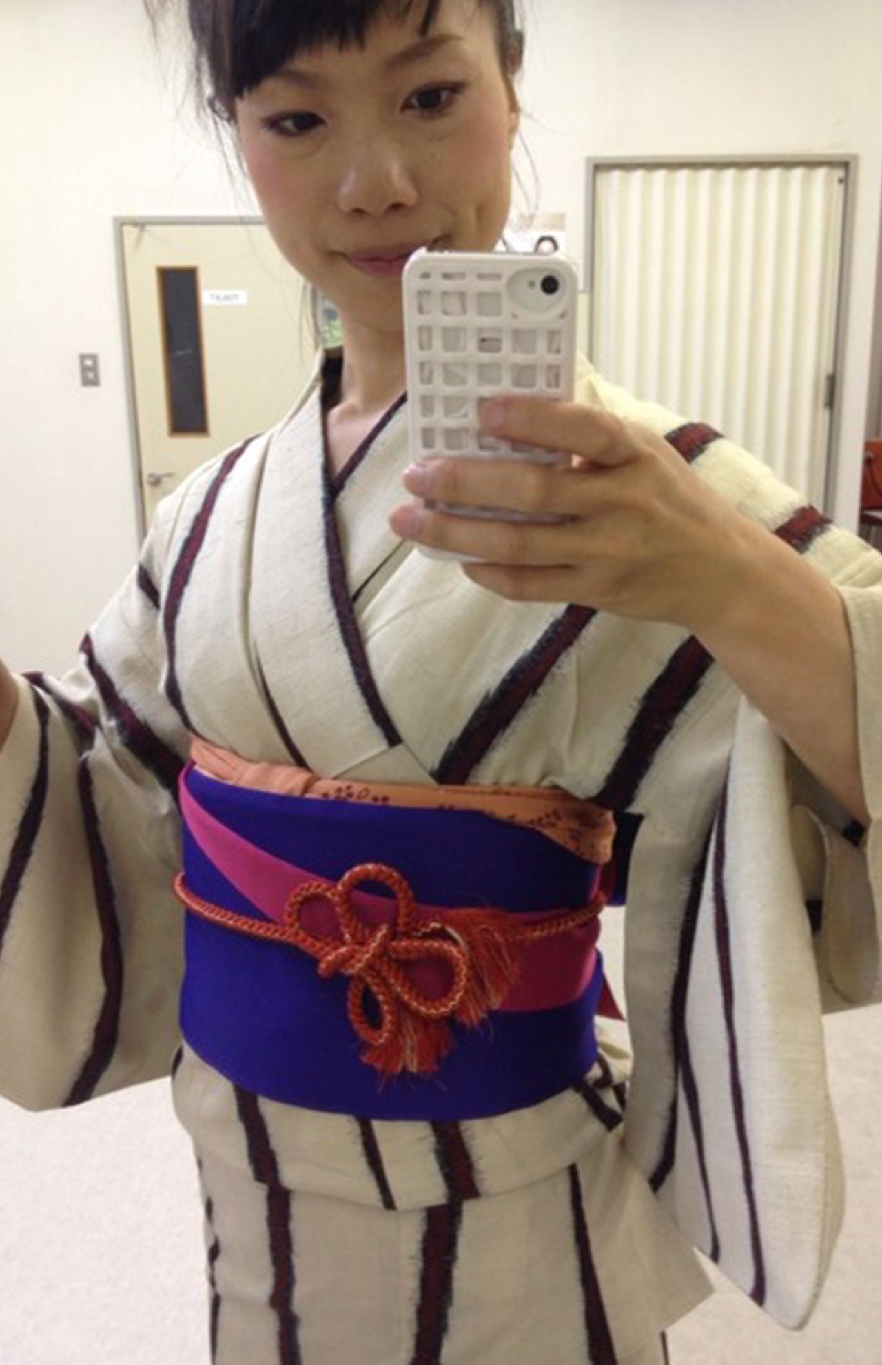 着物姿を披露する容疑者（麻理乃容疑者のブログより）