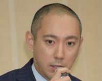 がん闘病中の小林麻央を支える夫・海老蔵の“借金問題”