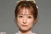 辻希美、16歳“ピンク髪”長女の「母の日」投稿に「二世の育て方の典型」“既定路線”と囁かれる娘のデビュ…