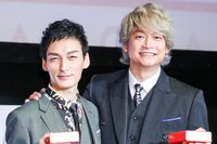 香取慎吾&草なぎ剛が明かす、“仲良し兄弟”の原点は寿司屋のカウンター