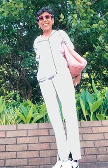 スポーティーな服も、白で統一するとすごく清潔感とエッジのきいたコーデに変身