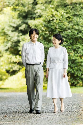 結婚は認められたものの、小室さんへの不信感はぬぐえておられないというご夫妻（8月14日撮影）
