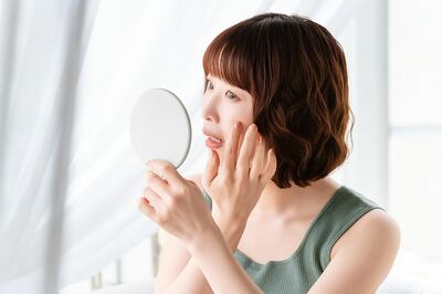 《40代・50代からのしみケア最新事情》春の「肌トラブル」2つの原因と対策法、「塗るだけ」でクリアな肌に