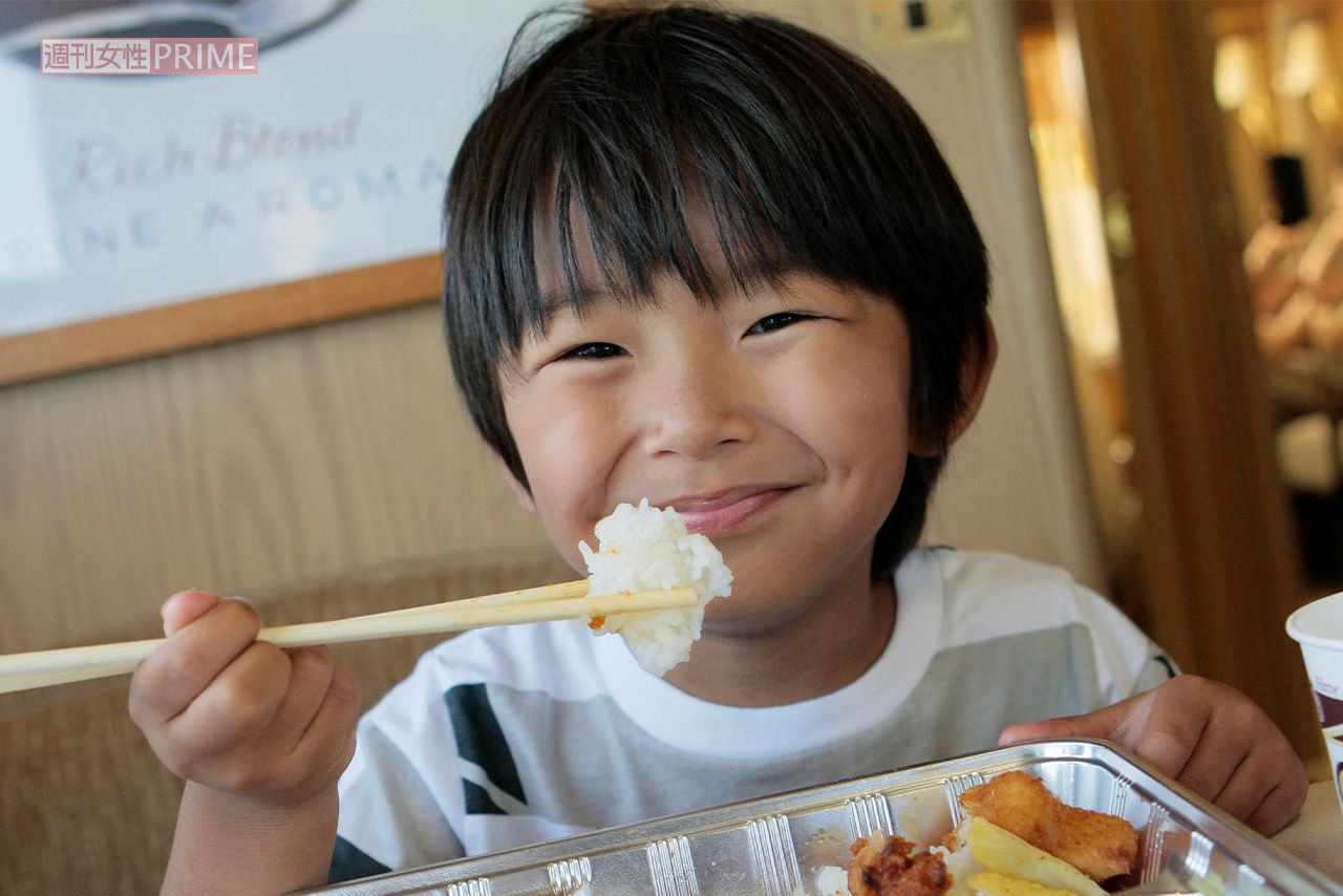 トヨタ自動車『こども店長』CM撮影での加藤清史郎（2009年、撮影・伊藤和幸）