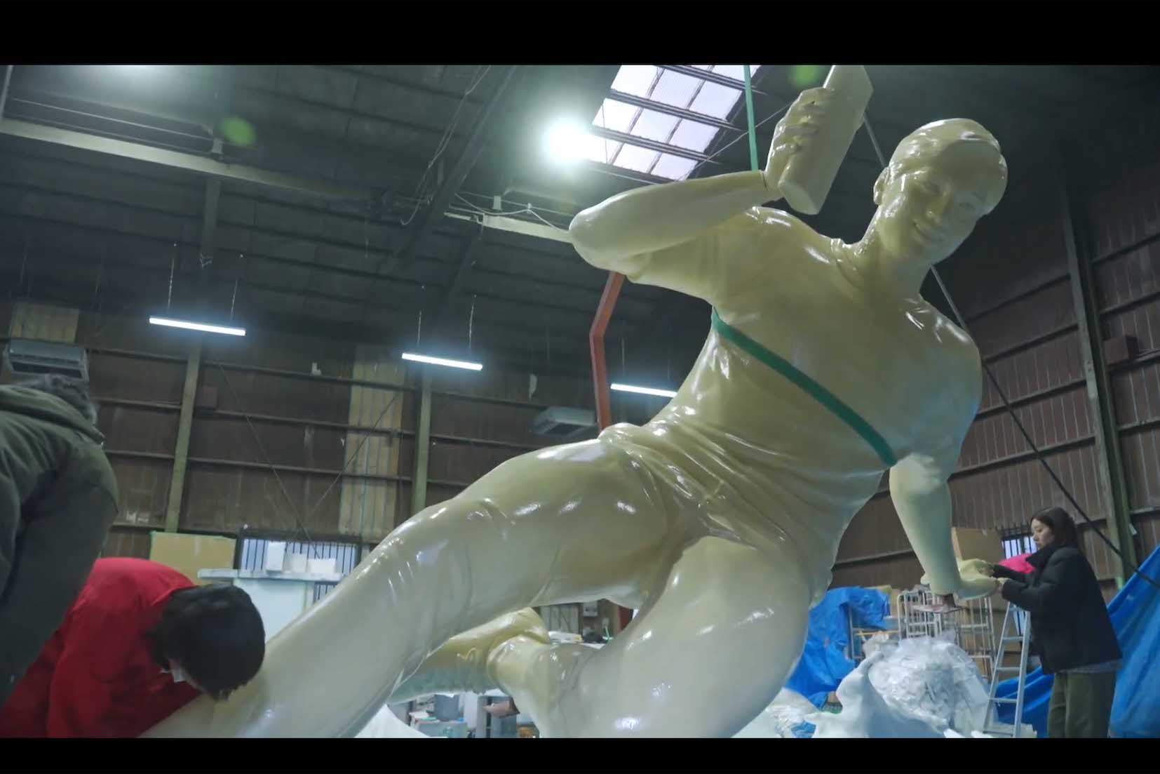 「大谷SUNトラック」製作の様子（雪肌精の公式Xより）