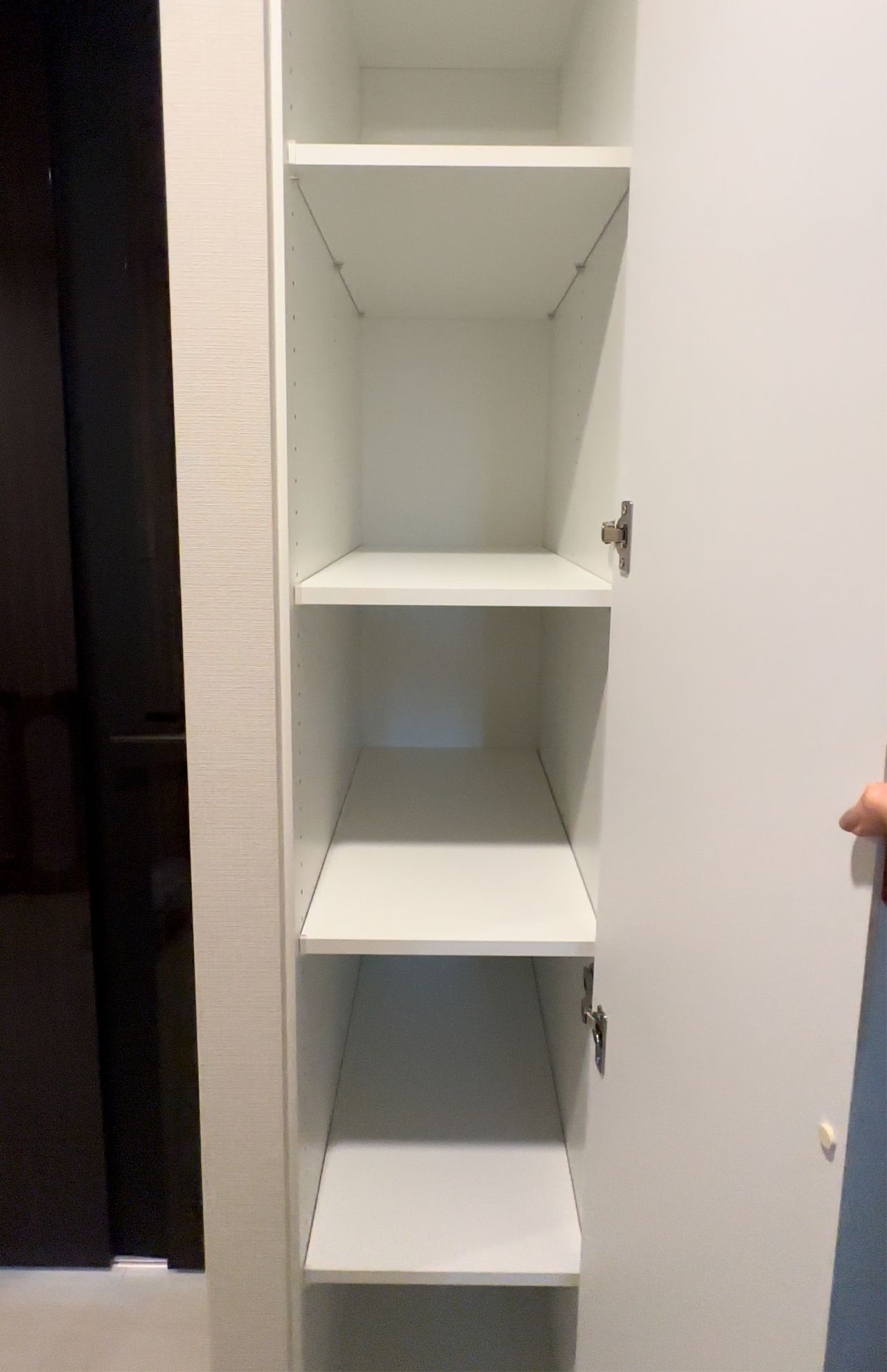 自宅マンションの作り付けの収納は、ほとんどが空っぽ。収納家具は買わない　画像提供／Nozomiさん