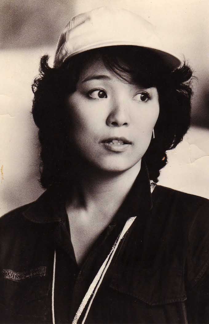 1976年、シングル『冥想』でデビューした19歳当時の尾崎亜美