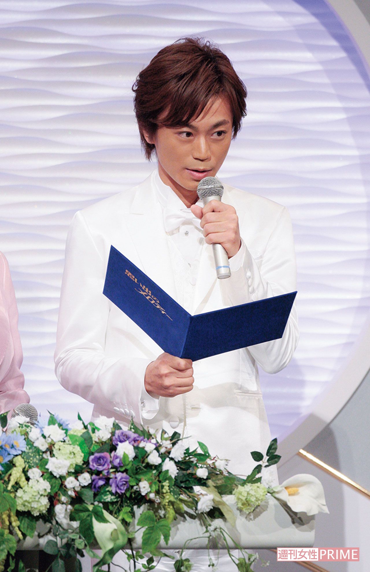 '08年 NHK『思い出のメロディー』で初めての司会に挑戦。緊張で少し固まってる!?（8月9日）　撮影／週刊女性写真班