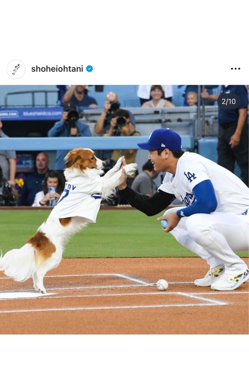 8月29日、デコピンの始球式が見事に成功（大谷翔平のインスタグラムより）