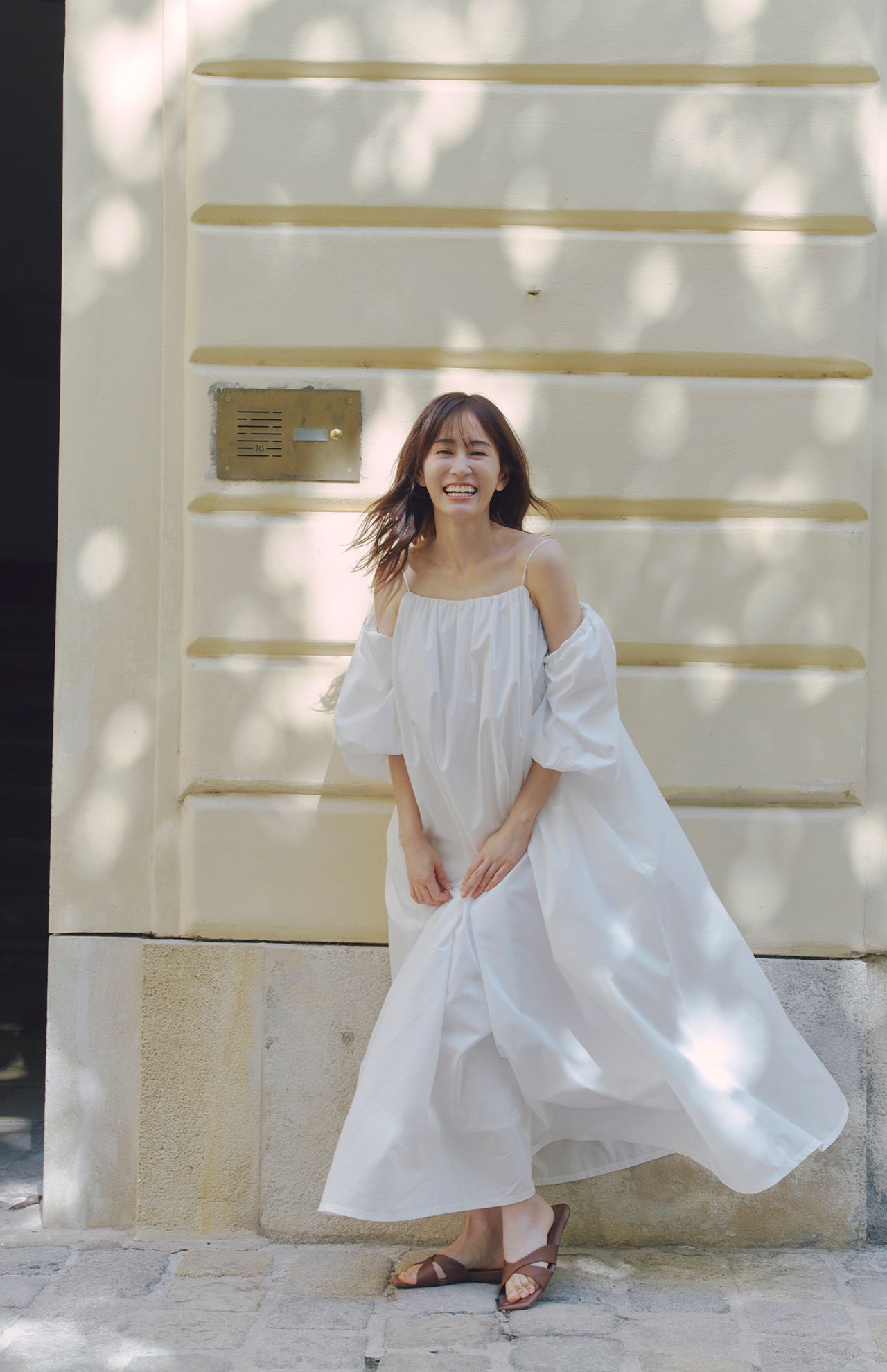 オーストリア・ウィーンの地で屈託のない笑顔を見せる　（C）講談社　撮影／北岡稔章