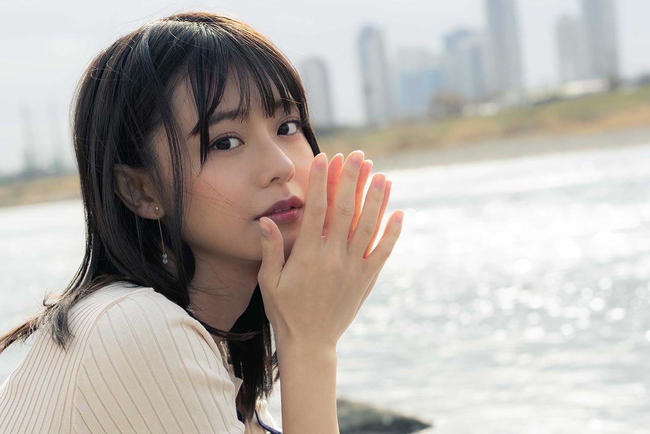 『ヤングドラゴンエイジ VOL.10』（KADOKAWA刊）のグラビアを飾った浅倉唯（PRTIMESより）