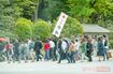 5月1日には、天皇陛下のご即位を祝福するために、「令和」幟を持参する人も
