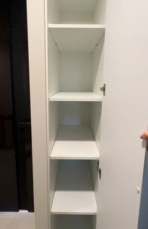 自宅マンションの作り付けの収納は、ほとんどが空っぽ。収納家具は買わない　画像提供／Nozomiさん