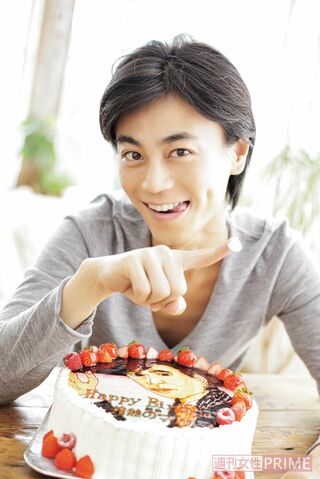 '11年『情熱のマリアッチ』をリリース。34歳を迎え「“100努力しても1にしかならない”ということをいつも頭に入れているので、これからも努力し続けます。そして、人の心がわかる、器の大きな人間になりたいですね」　撮影／廣瀬靖士、本誌写真班