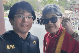 昨年の11月に撮影された父・モリタクさんとのツーショット。ふっくらしていた顔も痩せ始めて……