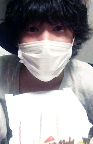 赤西仁主催の知人の誕生日パーティーにやってきた、赤西の弟で俳優の礼保