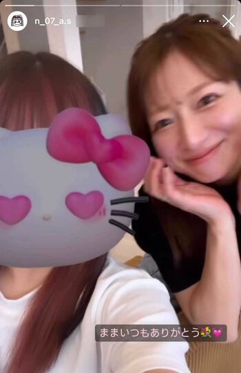 《まま　いつもありがとう》という文字とともに2ショット自撮り動画を投稿した辻希美の長女・希空さん（希空さんのインスタグラムより）