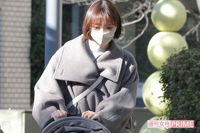 12月25日、自宅近所の公園に娘を連れて現れた篠田麻里子