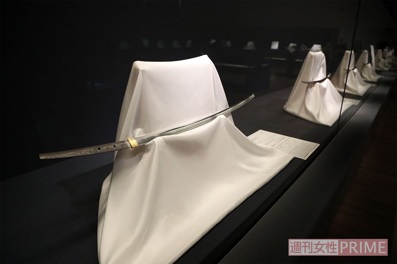 “歴女”イチオシ!?　伊達政宗遺愛の太刀「備前国住人雲次」も（手前）