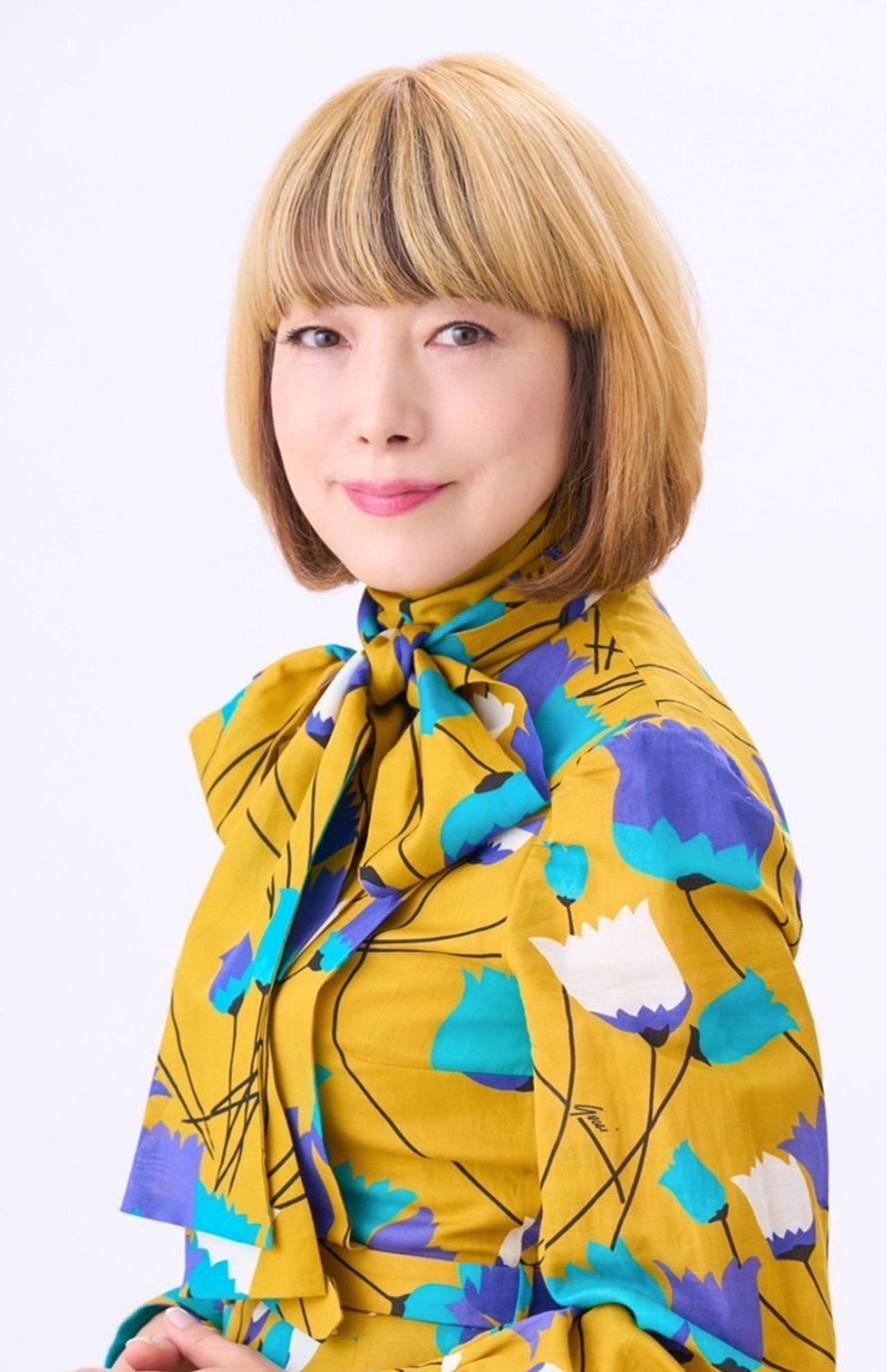 MAYUMI●「MISSESSENCE」代表／ヘアデザイナー。奇跡の63歳にして現役美容師。美容師歴40年の中で生まれたそがないカット「MAYUMIカット」を構築。そのカットから別名「似合わせの女王」と呼ばれ、幅広い年齢層からの指名は後を絶たない。YouTube&TikTok：マユミイズムも好評！