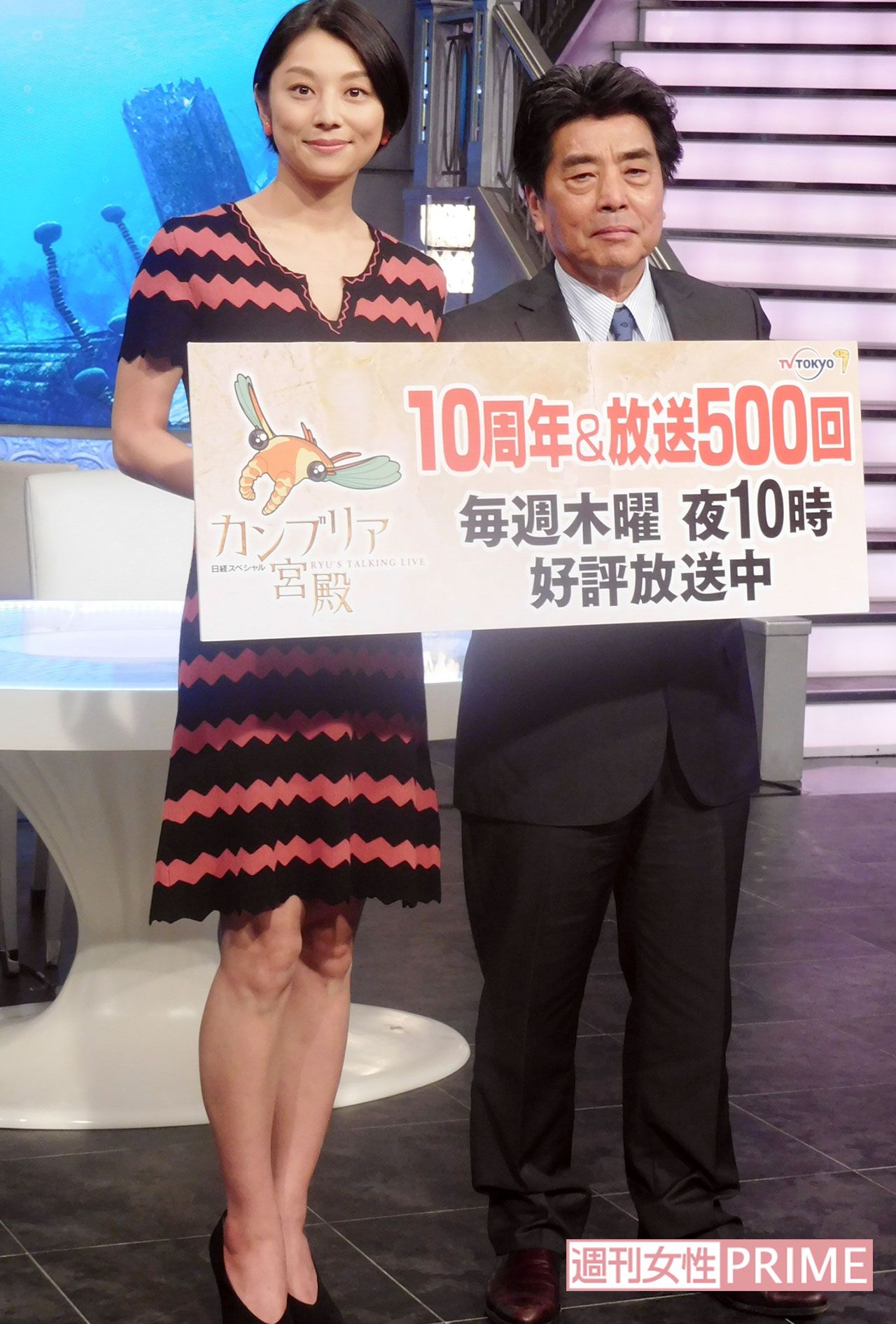 テレビ東京系『カンブリア宮殿』10周年＆500回記念の会見に出席した小池栄子（左）と村上龍