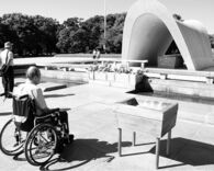 原爆の日、広島より――カープも路面電車も平和を願う